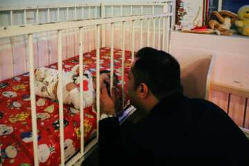 ۷۴ کودک به خانواده‌های متقاضی فرزند خواندگی در خوزستان واگذار شدند