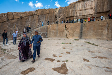 گردشگران نوروزی در تخت جمشید، نقش رستم و پاسارگاد استان فارس