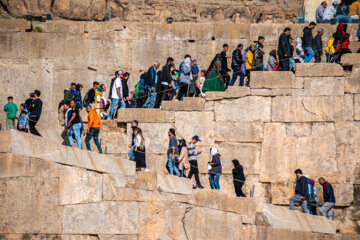 گردشگران نوروزی در تخت جمشید، نقش رستم و پاسارگاد استان فارس