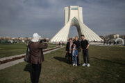 Старейший фотограф на площади Азади