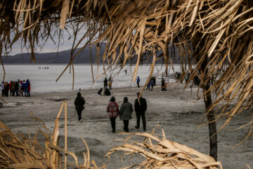 گردشگران نوروزی در دریاچه ارومیه