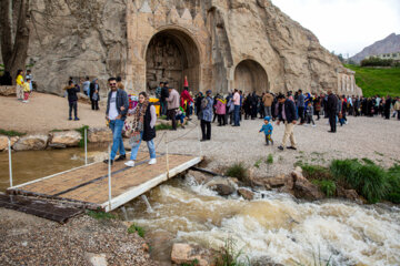 Iran-Norouz 2024 : les voyageurs sur le site historique de Taq-e Bostan à Kermanshah à l’ouest (Photo : Bahman Zareï)