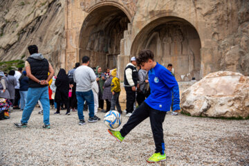 Iran-Norouz 2024 : les voyageurs sur le site historique de Taq-e Bostan à Kermanshah à l’ouest (Photo : Bahman Zareï)