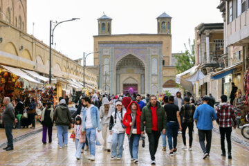 گردشگران نوروز ۱۴۰۳ در مجموعه زندیه شیراز