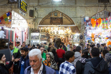 گردشگران نوروز ۱۴۰۳ در مجموعه زندیه شیراز