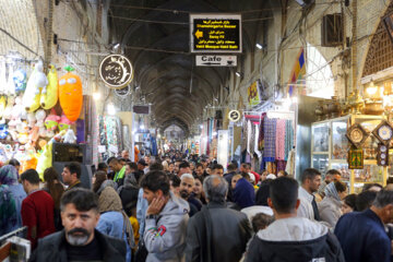 گردشگران نوروز ۱۴۰۳ در مجموعه زندیه شیراز