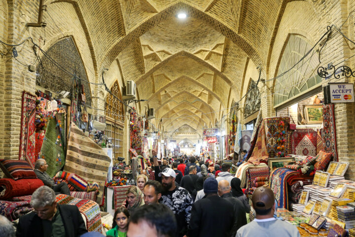 گردشگران نوروز ۱۴۰۳ در مجموعه زندیه شیراز