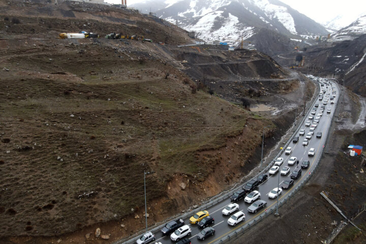تردد از جاده کرج-چالوس و آزاد راه تهران شمال به سمت مازندران ممنوع شد
