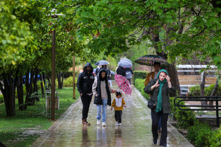 گردشگران نوروز ۱۴۰۳ در باغ ارم