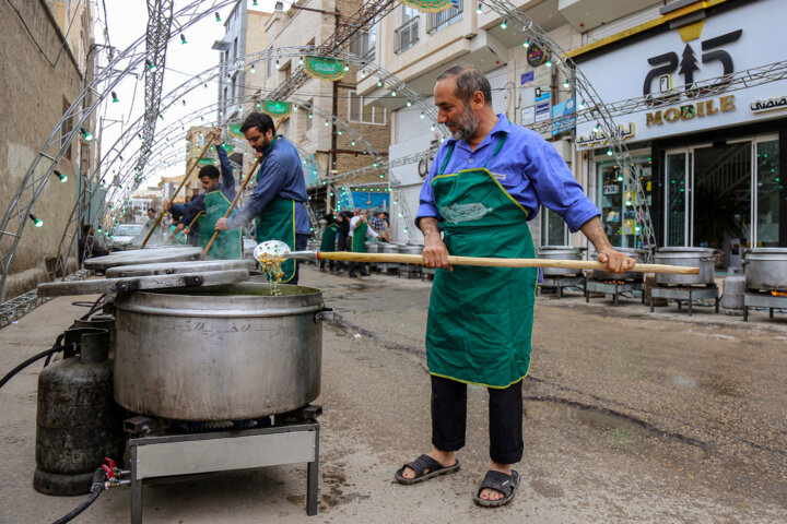 طبخ و توزیع ۴۰ دیگ آش نذری- بجنورد