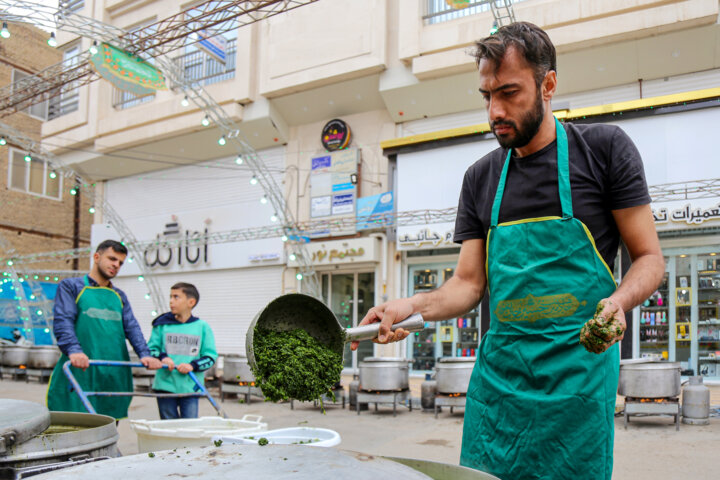 طبخ و توزیع ۴۰ دیگ آش نذری- بجنورد