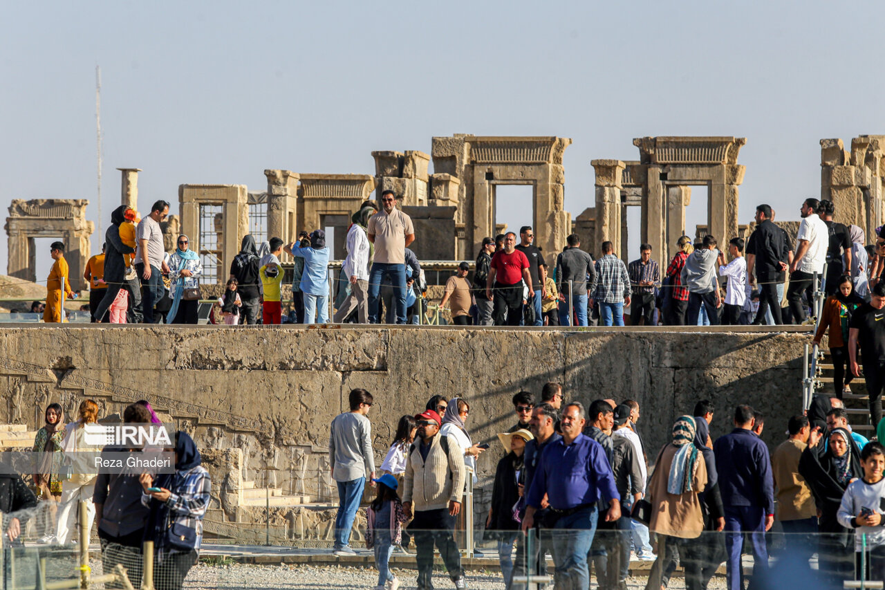 توسعه پایدار میراث تختجمشید با مشارکت مردم؛ازگردشگری شبانه تا ماندگاری توریست