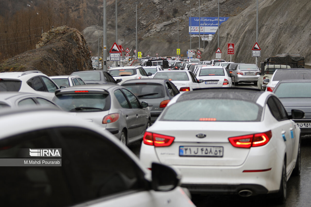 ترافیک سنگین در محور چالوس/بارش باران در برخی محورهای ۳ استان