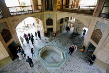 Téhéran (IRNA)-Le palais Hasht Behesht est l'un des bâtiments historiques et des attractions touristiques de la province d'Ispahan qui accueille ces jours-ci les touristes et les voyageurs à l’occasion des vacances de Norouz 2024.  1403. (Photo : Rasoul Shojaï)