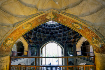 Téhéran (IRNA)-Le palais Hasht Behesht est l'un des bâtiments historiques et des attractions touristiques de la province d'Ispahan qui accueille ces jours-ci les touristes et les voyageurs à l’occasion des vacances de Norouz 2024.  1403. (Photo : Rasoul Shojaï)