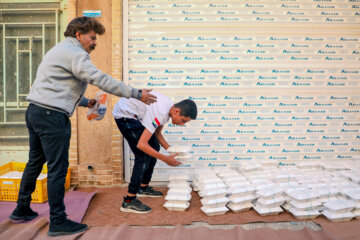 افطاری در کوچه گلچینان یزد