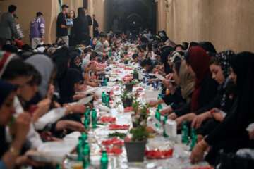 افطاری در کوچه گلچینان یزد