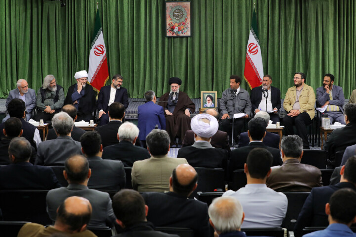 شاعران در سوگ رهبر شهید؛ از خاطره دیدار تا اشک وداع