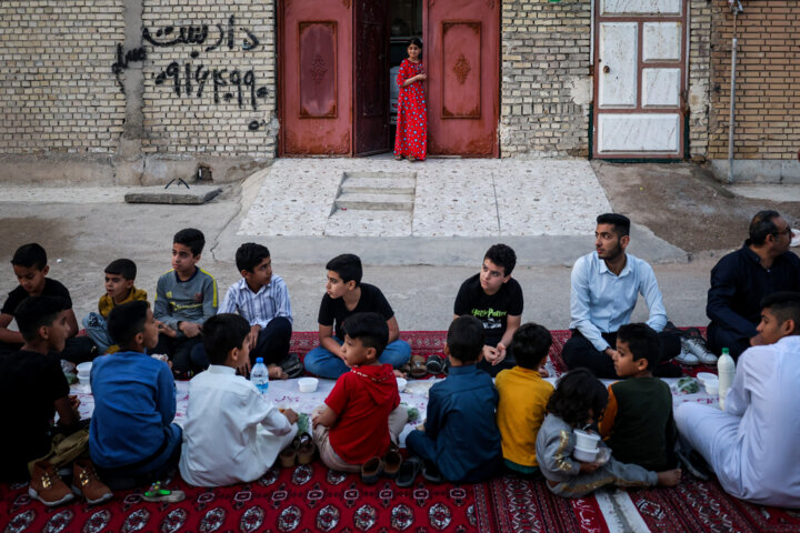 سفره افطار ۲۰۰ متری در اهواز