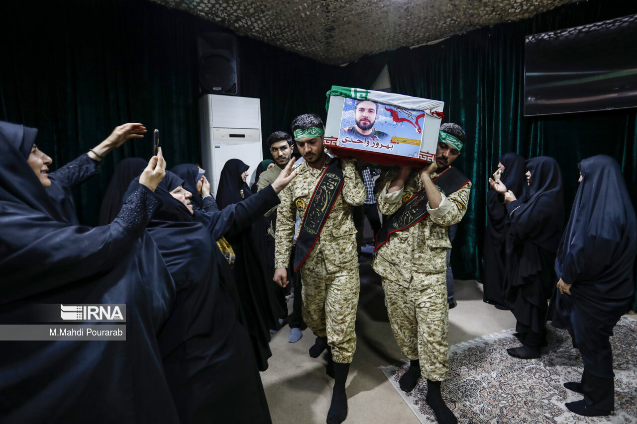 وداع با پیکر شهید «بهروز واحدی»