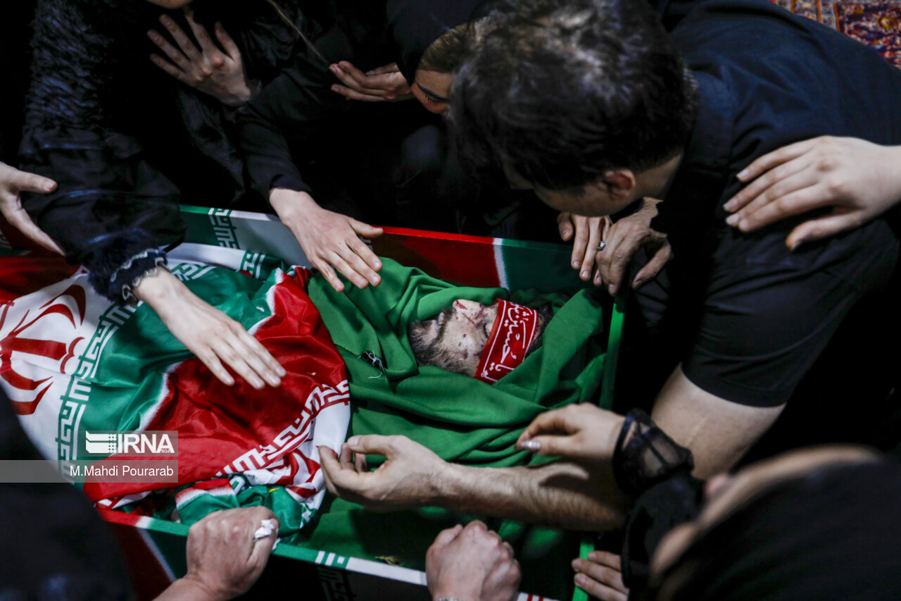 وداع با پیکر شهید «بهروز واحدی»