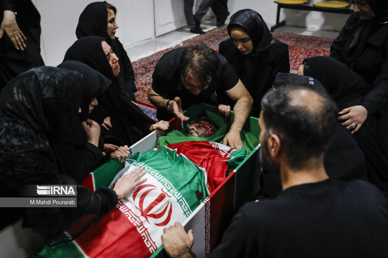 وداع با پیکر شهید «بهروز واحدی»