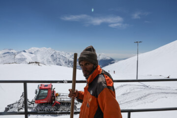 گردشگران نوروز ۱۴۰۳ در پیست اسکی دربندسر