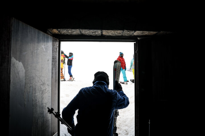 گردشگران نوروز ۱۴۰۳ در پیست اسکی دربندسر