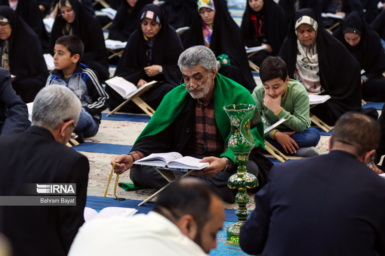 جمع خوانی قرآن کریم در حسینیه اعظم زنجان