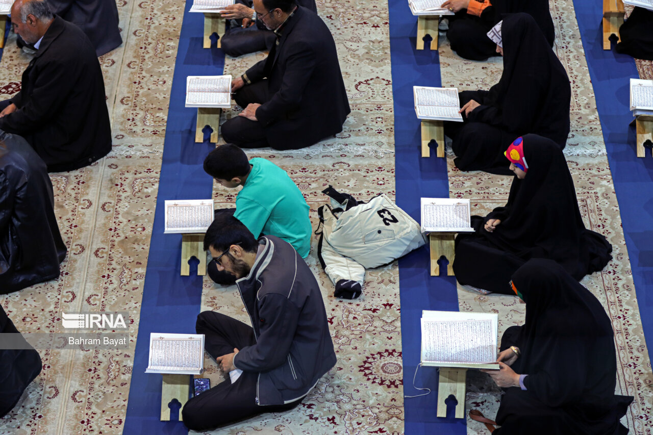 جمع خوانی قرآن کریم در حسینیه اعظم زنجان