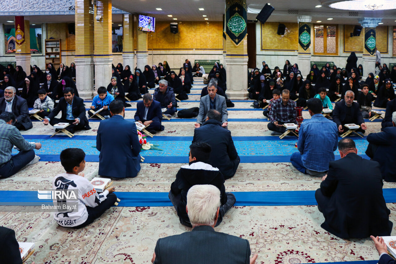 جمع خوانی قرآن کریم در حسینیه اعظم زنجان