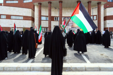 Un groupe d’habitants à Hamadan s'est rassemblé devant l'hôpital pour Enfants d’« Ekbatan » ce samedi 30 mars 2024 dans la ville de Hamadan à l’ouest de l’Iran, pour protester contre les crimes commis par les sionistes, en particulier contre les enfants et les femmes de la bande de Gaza sous blocus. Photo : Adel Bakhoda