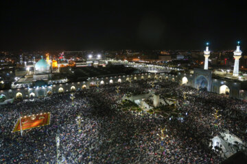 Mar de fieles celebra en Mashhad “la Noche del Destino” 