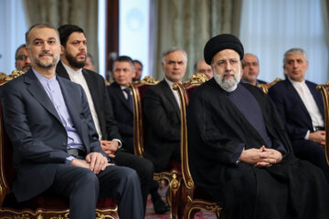 دیدار سفرای کشورهای اسلامی با رئیس جمهور