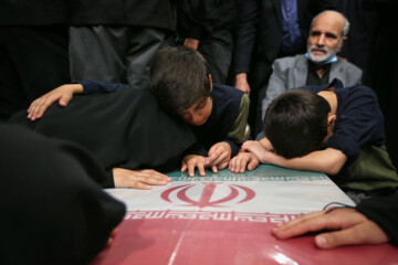 اقامه نماز رهبر انقلاب بر پیکر شهدای راهSupreme Leader praying oSupreme Leader praying over bodies of seven martyrsver bodies of seven martyrs قدس