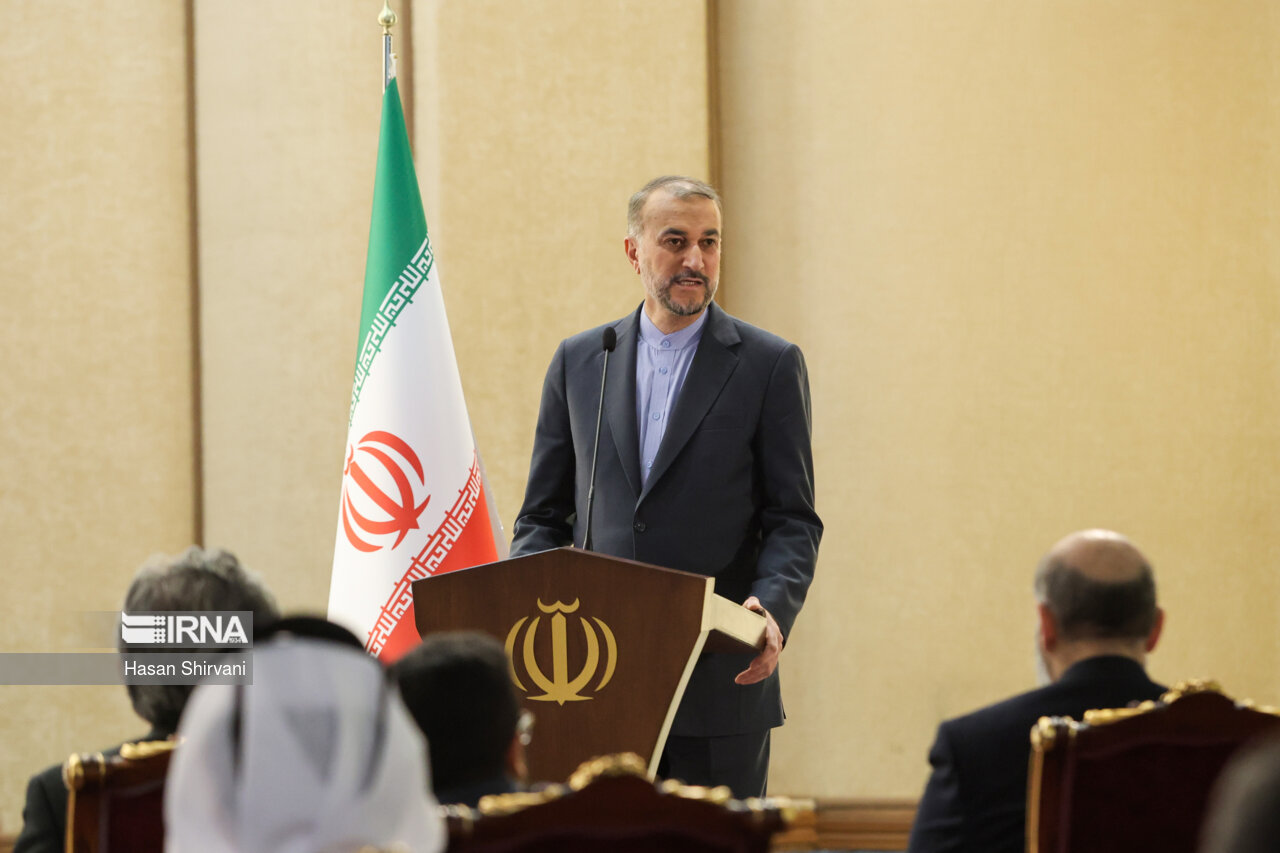 دیدار سفرای کشورهای اسلامی با رئیس جمهور