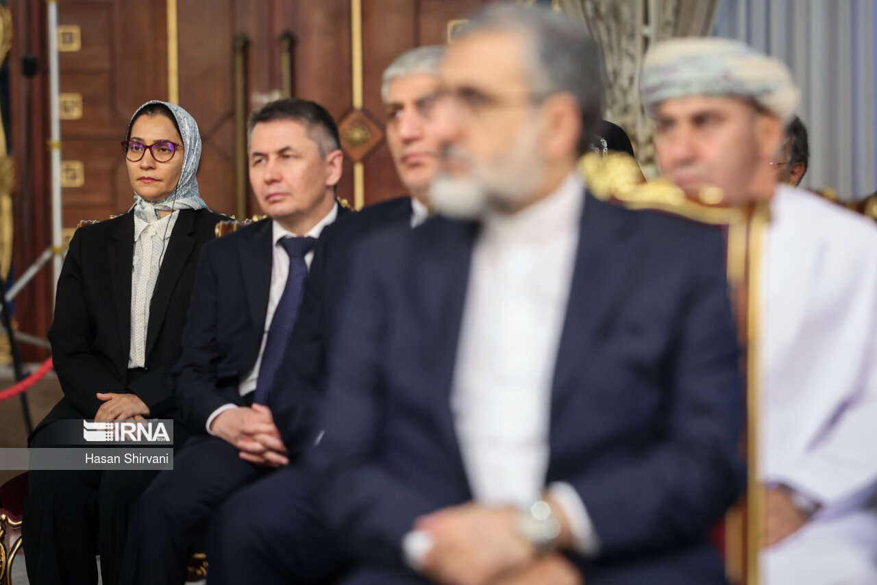 دیدار سفرای کشورهای اسلامی با رئیس جمهور