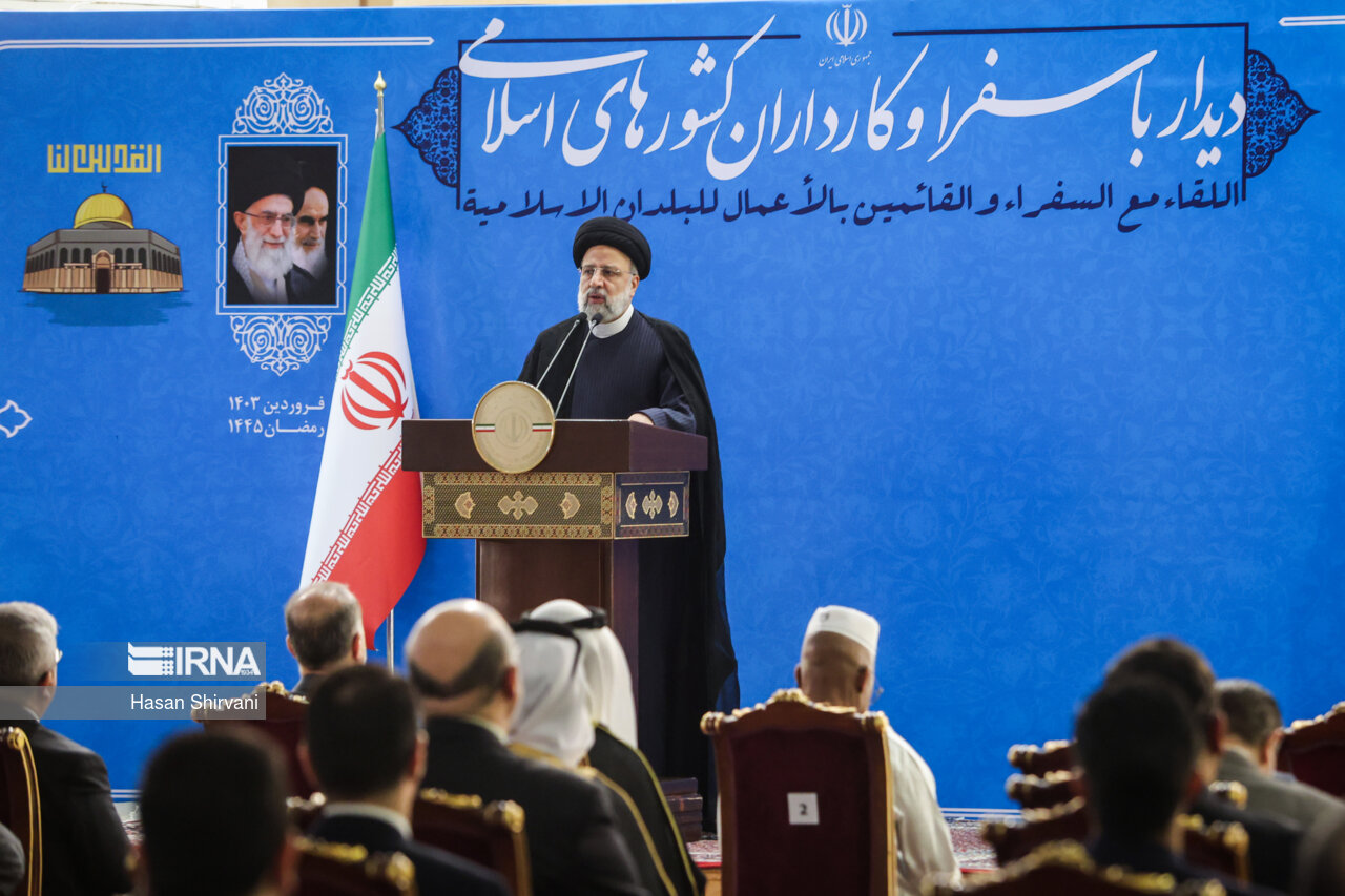 دیدار سفرای کشورهای اسلامی با رئیس جمهور