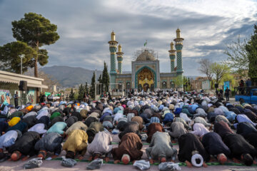نماز عیدفطر - امامزاده پنج تن لویزان