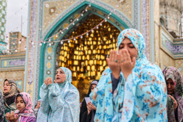 نماز عیدفطر - امامزاده پنج تن لویزان