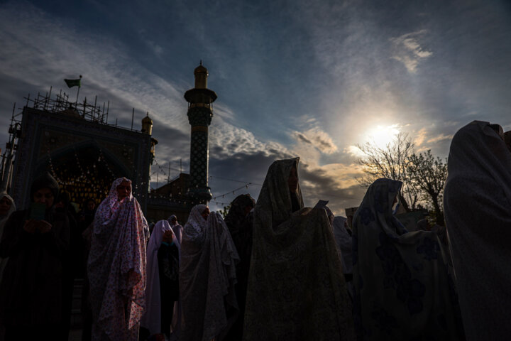 نماز عیدفطر - امامزاده پنج تن لویزان