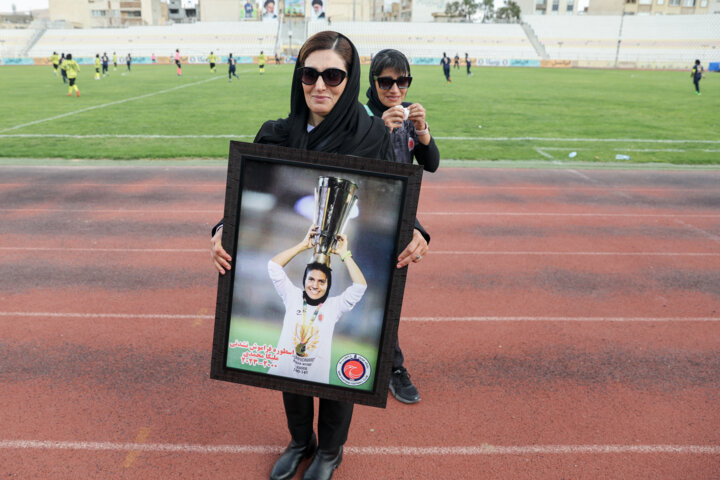 سرمربی خاتون بم: لحظه گرفتن جام دلتنگتر شدم؛ میخواستیم بدون شکست قهرمان شویم 2 سرمربی خاتون بم: لحظه گرفتن جام دلتنگتر شدم؛ میخواستم بدون شکست قهرمان شویم