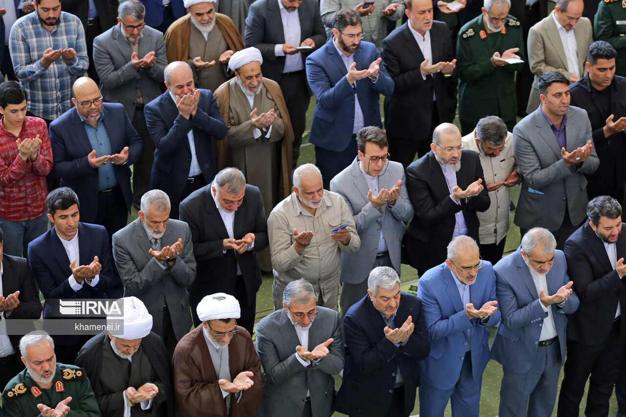 اقامه نماز عید فطر به امامت مقام معظم رهبری