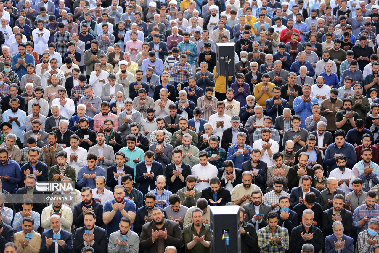 اقامه نماز عید فطر به امامت مقام معظم رهبری