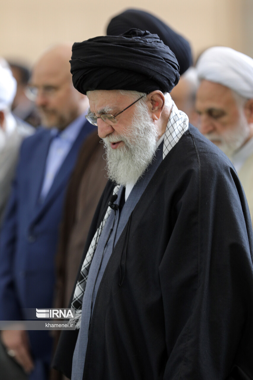 اقامه نماز عید فطر به امامت مقام معظم رهبری