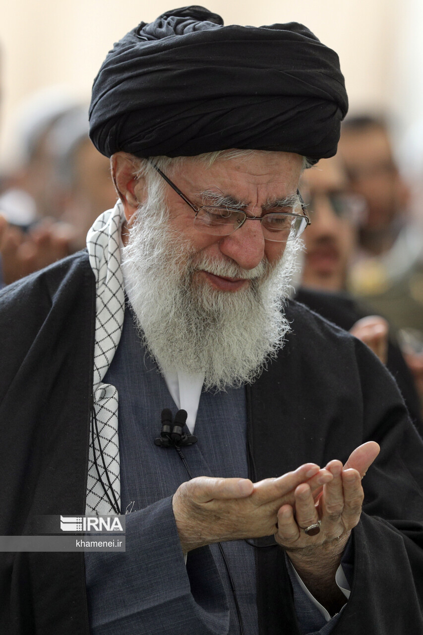 اقامه نماز عید فطر به امامت مقام معظم رهبری