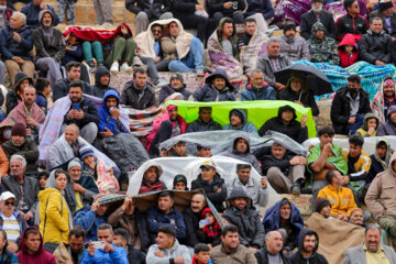 مسابقات کشتی چوخه در گود چشمه زینل خان اسفراین
