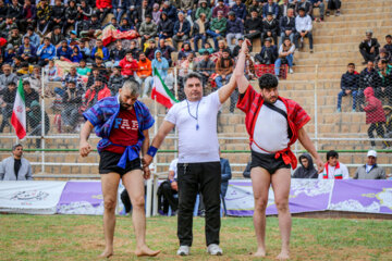مسابقات کشتی چوخه در گود چشمه زینل خان اسفراین