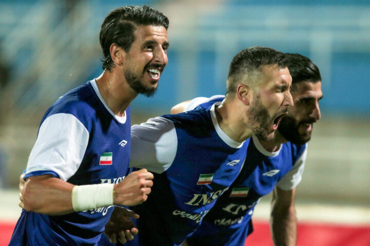 صدرنشینی موقت پرسپولیس به امید باخت استقلال و درخشش کشتی ایران در آسیا