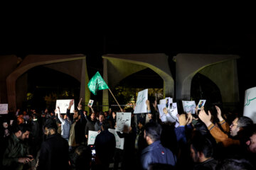 تجمع شبانه مردم تهران در حمایت از حمله موشکی و پهپادی سپاه به اسرائیل